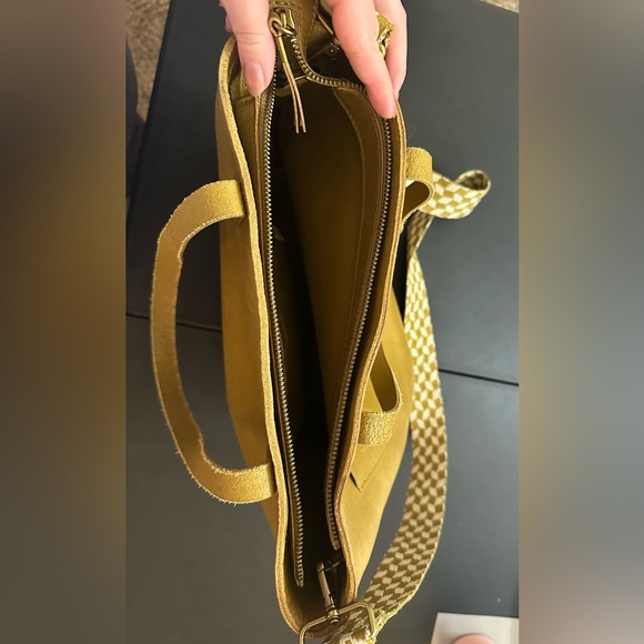 Madewell Medium Zip Top Transport Tote- Limited Edition - Picture 6 of 6